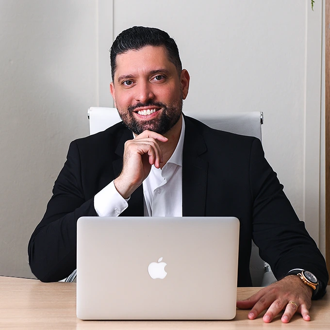 Thiago Fávero – CEO